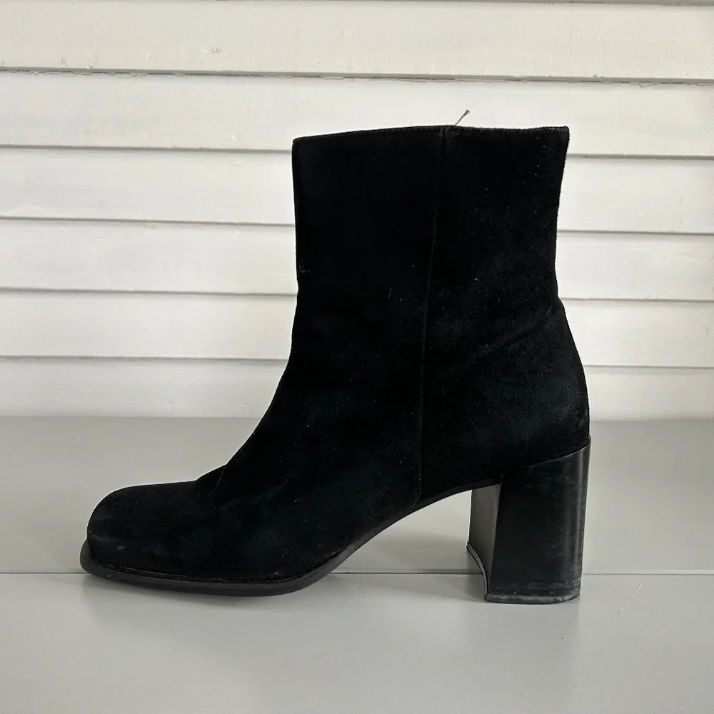 Lord & Taylor Women's Black Leather Boots‎ with Heel Sz 9